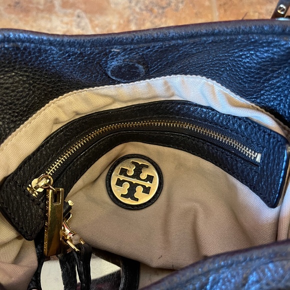 Tory Burch Authentic Duffle Black Pebbled LambLeather Bag Shoulder or Crossbody. - Picture 10 of 12